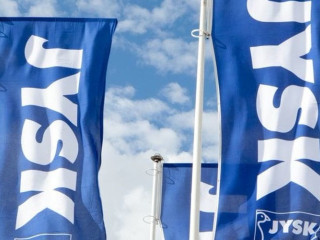 Lobognak a JYSK zászlói