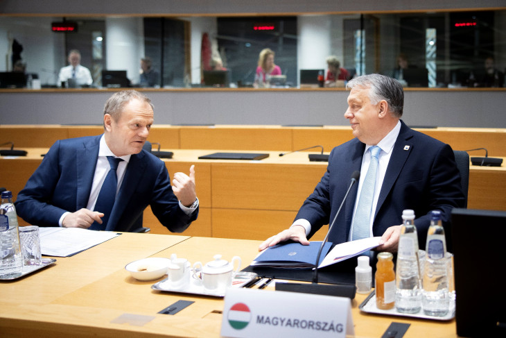 Donald Tusk és Orbán Viktor az EU-csúcson 2024. március 22-én –Brüsszelben hamarosan fellélegeznek