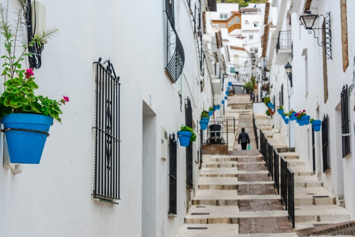 Fehér varázs – Mijas település egy utcácskája Málaga tartományban. Fotó: Depositphotos   