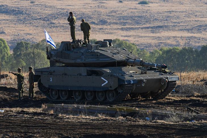 Egyelőre kérdés, mikor kezdi meg a szárazföldi támadást az izraeli sereg. Fotó: EPA / AYAL MARGOLIN