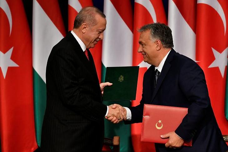 Orban Viktor Autokratakhoz Dorgolodzik Igy Lattak Az Erdogan