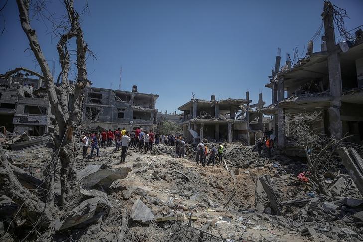 Lebombázott házak a gázai Beit Hanun városban. EPA/MOHAMMED SABER