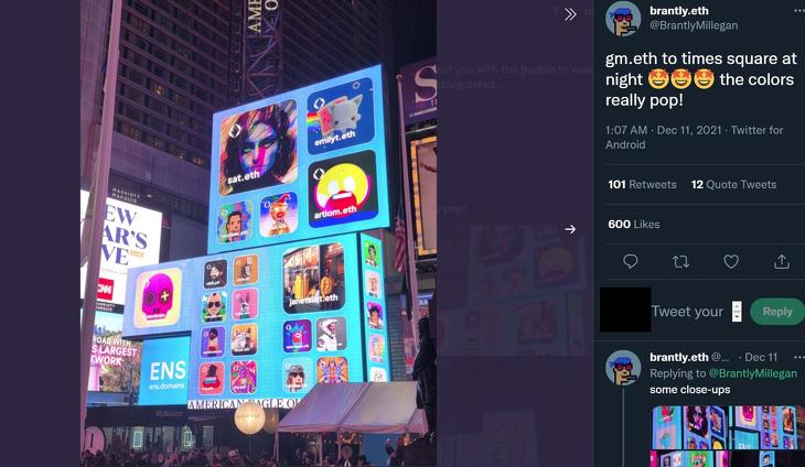 Az ENS (Ethereum Name Service) reklámja a Times Square-en, New Yorkban (forrás: Twitter.com)