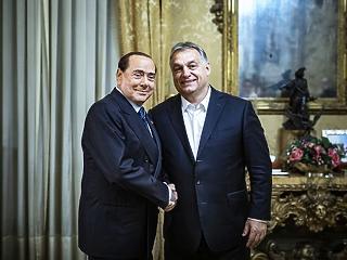 A nap képe: régi harcostárssal pacsizott Orbán Viktor
