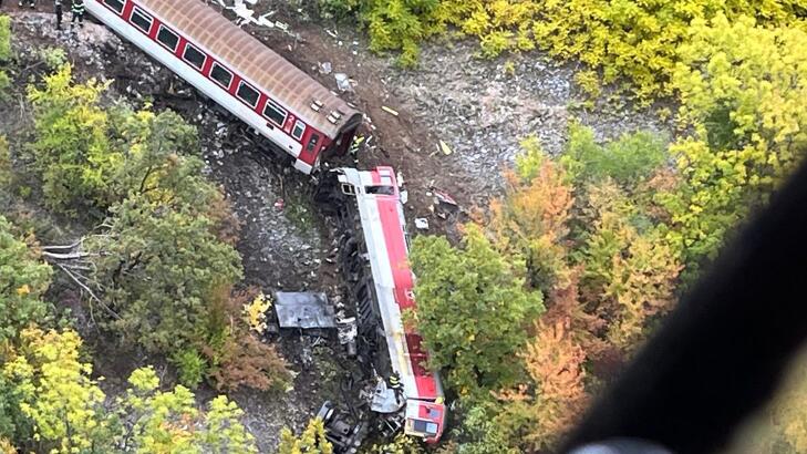 Daru zuhant egy vonatra Thaiföldön, sokan meghaltak