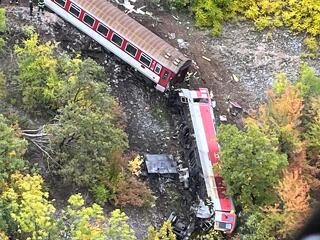 Daru zuhant egy vonatra Thaiföldön, sokan meghaltak