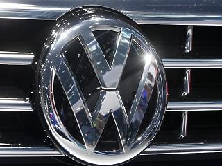 Baj van az autókkal: 430 ezer kocsit hív vissza a Volkswagen
