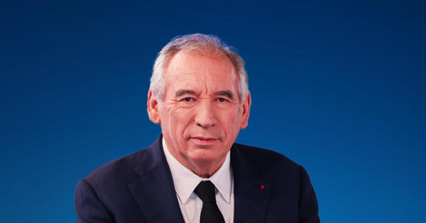 Francois Bayrou francia miniszterelnök szembenéz a következményekkel