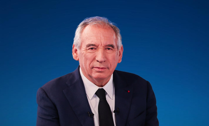 Francois Bayrou francia miniszterelnök szembenéz a következményekkel