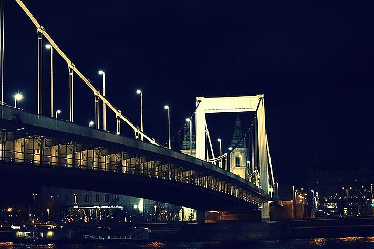 Lezárások az egyik budapesti hídon – megint mi történt?