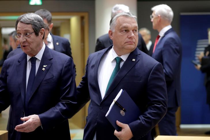Orbán Viktor és Nikosz Anasztaziadesz korábbi ciprusi elnök az egyik EU-csúcson - trójai falovak?