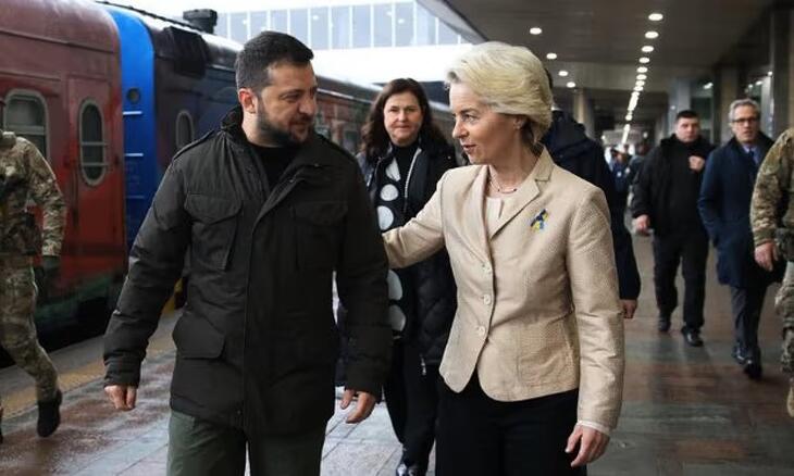 Ursula von der Leyen már számos alkalommal ellátogatott Volodimir Zelenszkij ukrán elnökhöz Kijevbe