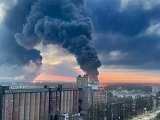 Lángolt egy orosz olajfinomító is, halottak is vannak