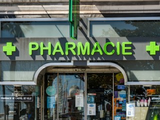 Nem nyitottak ki a gyógyszertárak Franciaországban