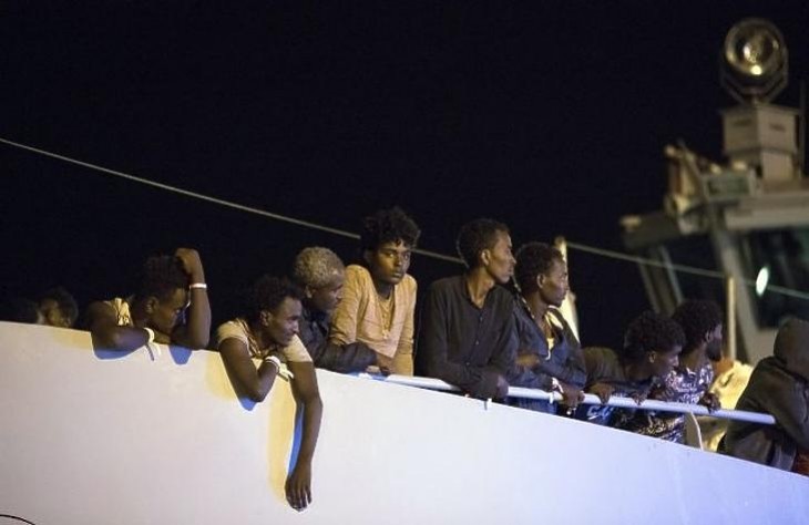 Menedékkérők a szicíliai Pozzallo kikötőjében (Korábbi felvétel). Fotó: EPA/FRANCESCO RUTA  
