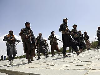 Titkos megállapodást kötött az amerikai hadsereg a tálibokkal, hogy rendben lemehessen az evakuáció