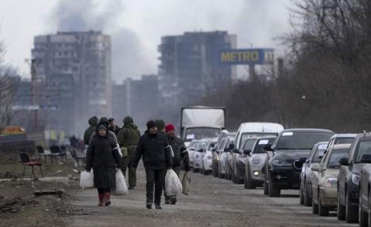 Menekülnek a civilek Mariupolból. Fotó: depositphotos