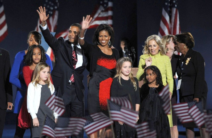 Michelle Obama a képen Barack Obama mellett ünnepel. Hamarosan ő következhet?