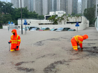Hongkongot elmosta az eső – ilyet még soha nem láttak