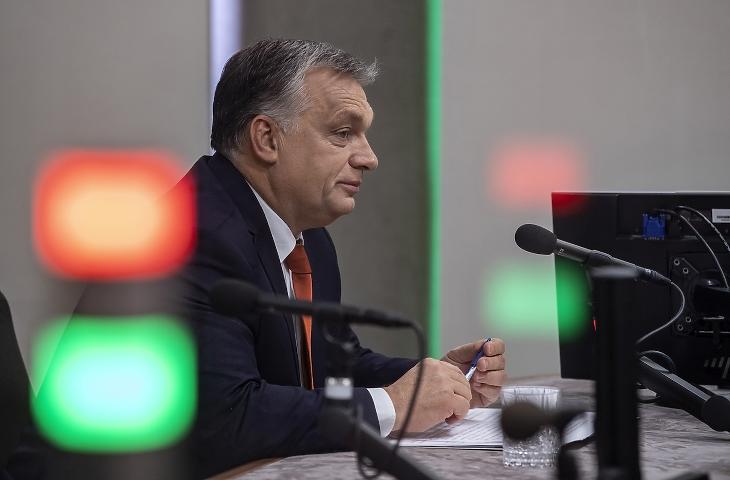 Orbán Viktor a Kossuth Rádió stúdiójában, még egy korábbi alkalommal. (Fotó: MTI)