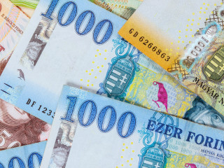 Tartja magát a forint: 400 alatt az euró