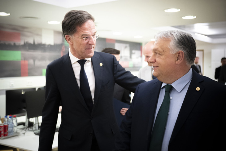 Megtalálták a közös hangot? Orbán Viktor miniszterelnök és Mark Rutte holland kormányfő tárgyalásuk előtt Brüsszelben 2024. június 17-én 