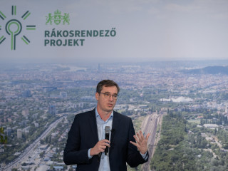 Együtt örül Karácsony Gergely és Vitézy Dávid a győztesnek