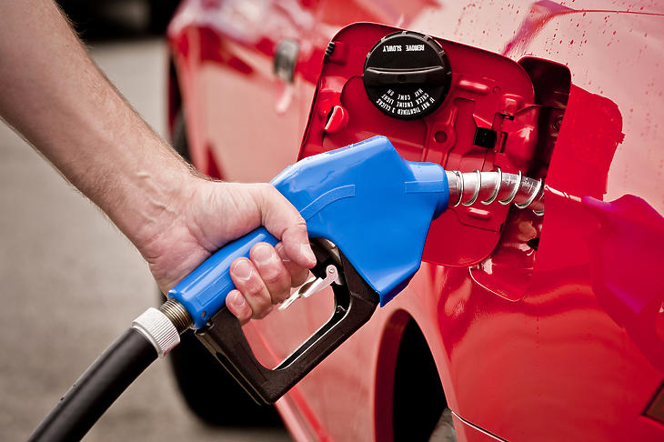 2013-as magas szintekre kerülnek az üzemanyagárak. Fotó: depositphotos