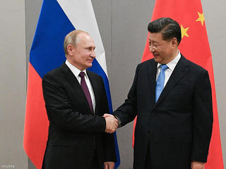 Moszkva és Peking a NATO terjeszkedésének leállítását sürgette