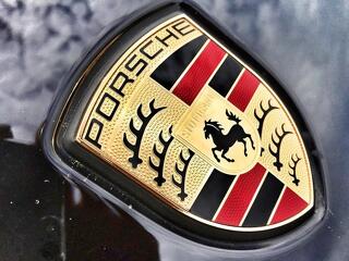 Egyre mélyebb gödörben a Porsche