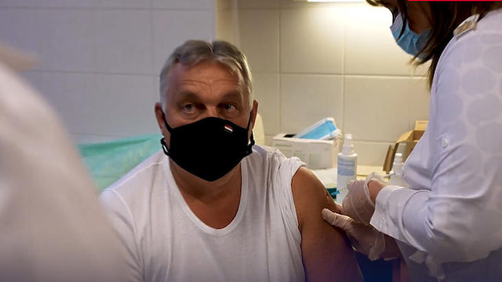 Milyen oltást kapott harmadiknak Orbán Viktor?