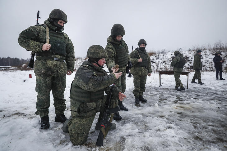 Kemény tél vár a most besorozott orosz újoncokra is. Fotó: MTI/EPA/Jurij Kocsetkov