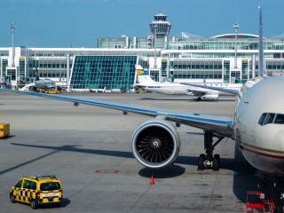 Vészhelyzet miatt leállt a müncheni reptér