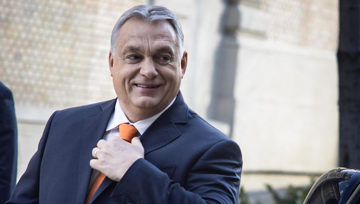 Orbán Viktor kölcsönös tiszteletet kér a német kancellártól