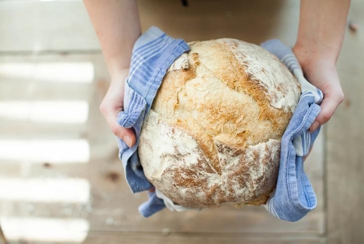 Az otthoni kenyérsütésre is egyre többen rászoknak. Fotó: pixabay.com