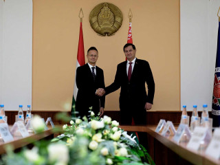 Fehéroroszországból üzent Szijjártó Péter a lengyelországi drónberepüléssel kapcsolatban