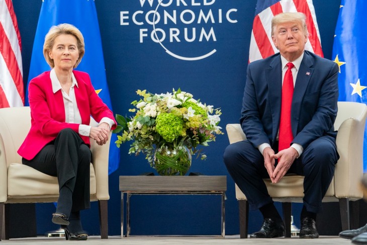 Ki jön, ki marad? Ursula von der Leyen, az Európai Bizottság elnöke és Donald Trump amerikai elnök 2020 januárjában Davosban a Világgazdasági Fórumon. Fotó: Facebook/The Trump White House Archived  