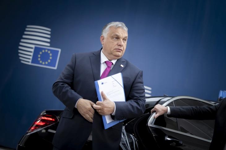 Orbán Viktor miniszterelnök érkezik az Európai Tanács kétnapos rendkívüli ülésére Brüsszelben május 30-án. Fotó: MTI/Miniszterelnöki Sajtóiroda/Fischer Zoltán