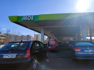 Rosszul lesz, ha ma tankolni megy, megugrott a benzin ára