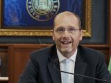 Kiderült, miért zsarolta meg az MNB volt alelnöke az Erste vezérét