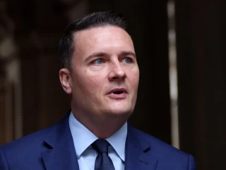 Lemondások napja: a brit egészségügyi miniszter is távozik