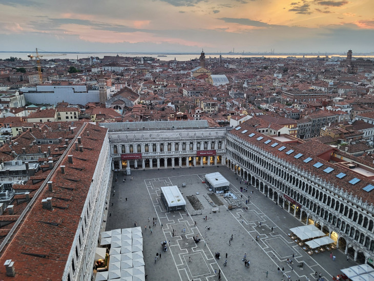 Elbűvölő kilátás a Szent Márk téri harangtoronyból
