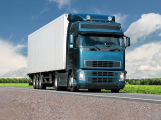 Dübörög a Daimler Truck teherautós nagyvállalat