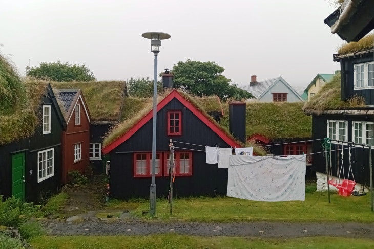 Mint a mesében, avagy Hobbit-házikók Feröeren