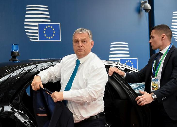 Bukott az osztrák kancellár, kizáratnák a Fideszt a Néppártból – a hét sztorija