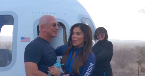 Jeff Bezos mennyasszonya és Katy Perry is a világűrben járt