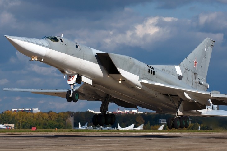 TU-22M bombázó. Akár 6000 kilogrammnyi bombát is célba tud juttatni egy küldetés során - ha hagyják. Fotó: Wikimedia