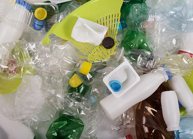 Új uniós szabályozással szorítanák vissza az egyszer használatos műanyagokat (Forrás: Forrás: Depositphotos