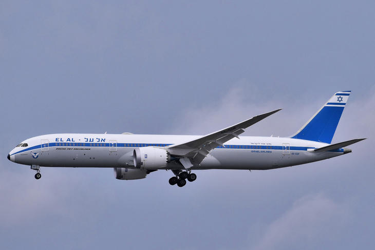 Az El Al egy Boeing 787-ese a JFK repülőtér felé közeledve. 