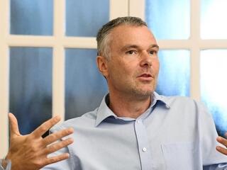 Mit tehet a Tisza, ha megnyeri a választást? Ma délután Klasszis Klub Live a Transparency ügyvezetőjével
